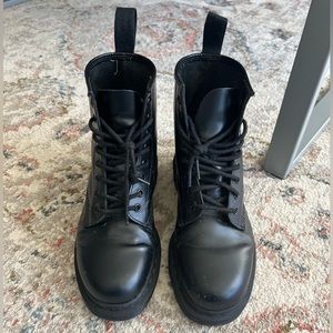 Dr. Martens 
Black Leather
Size US 8 Women’s